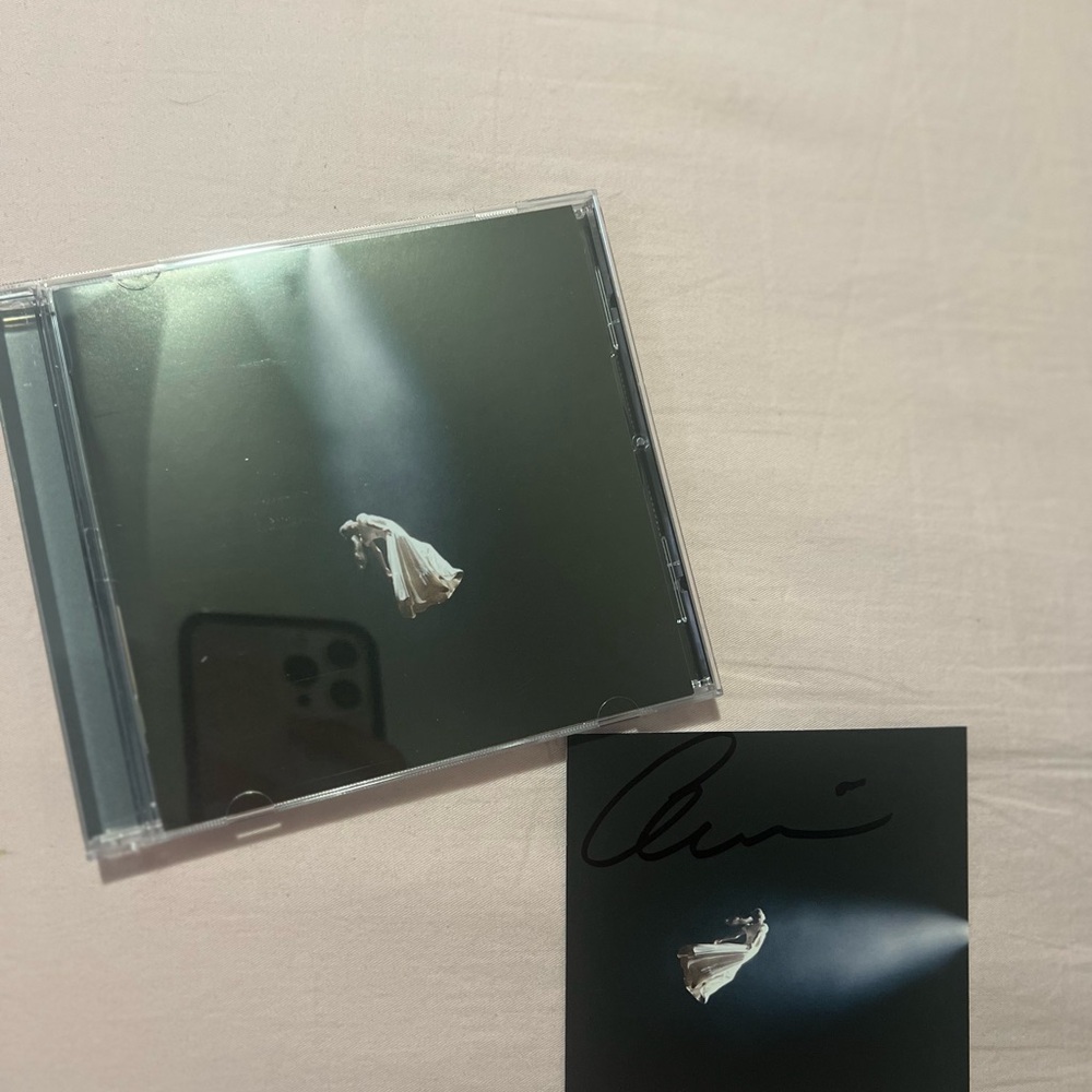 Signed Ariana Grande eternal sunshine CD Album - Picture 5 of 6